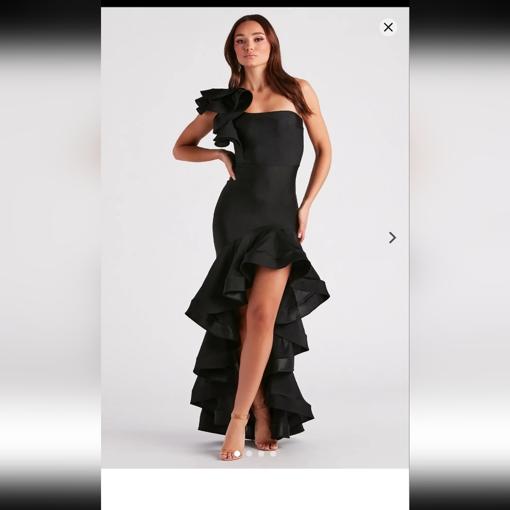Elegant Black Ruffled One-Shoulder Dress With Mermaid Silhouette Small